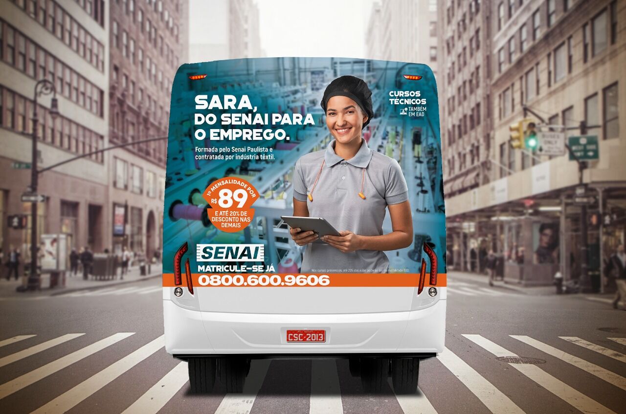 Campanha SENAI aplicada em mídia externa de ônibus