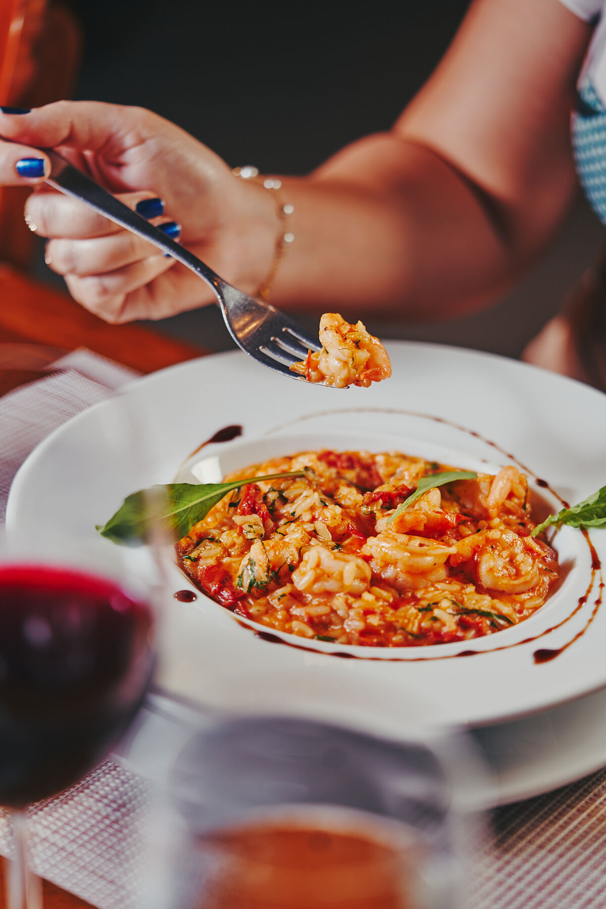 Risoto de camarão com molho de tomate
